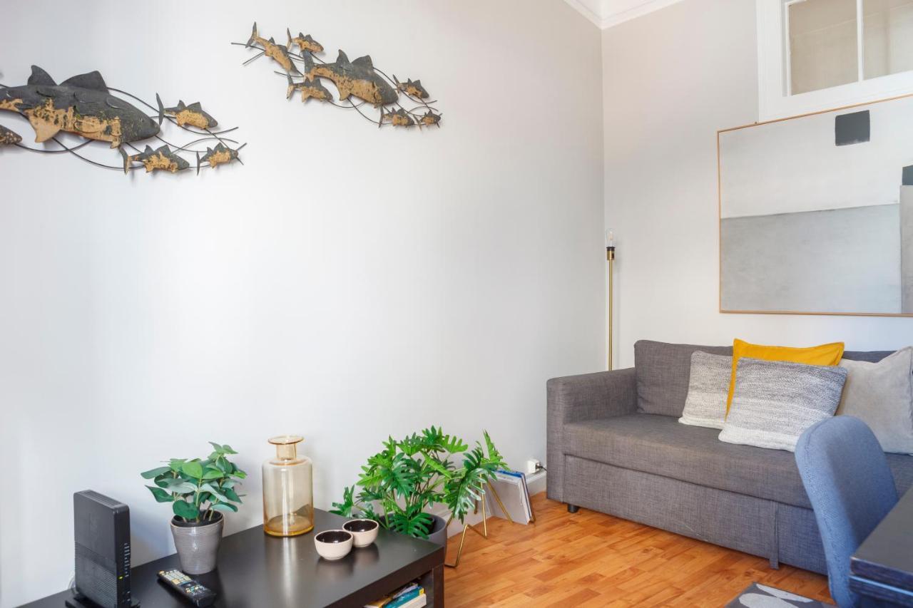 Alfama Graca District Typical & Bright , 3 Bedroom With Ac 1st Floor Apartment