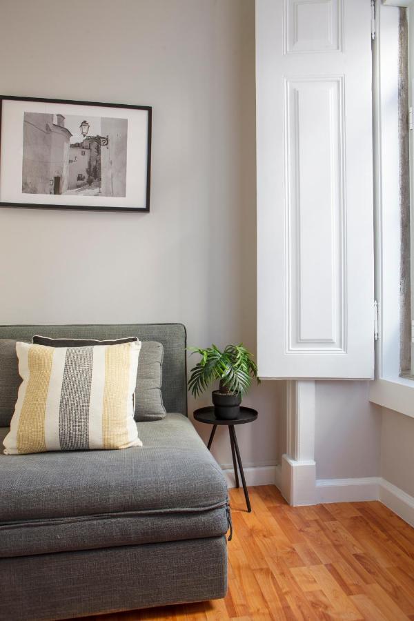 Alfama Graca District Typical & Bright , 3 Bedroom With Ac 1st Floor Apartment Lisbon