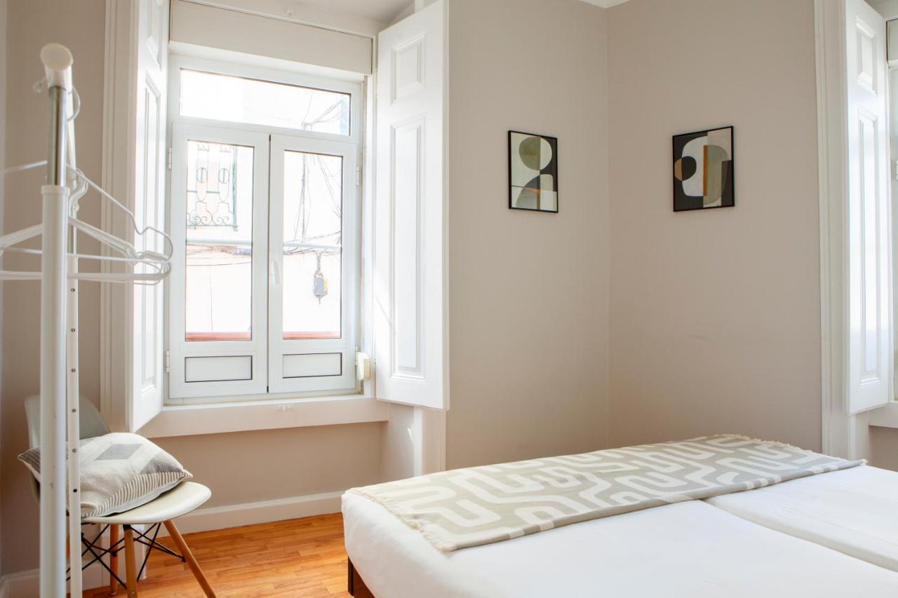 Alfama Graca District Typical & Bright , 3 Bedroom With Ac 1st Floor * Lisbon